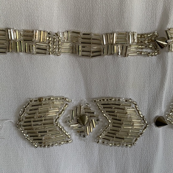 White sleeveless blouse with silver beads. Zipper on back. - Picture 7 of 8